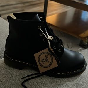 Dr martens new. Vegan leather size 9 womens